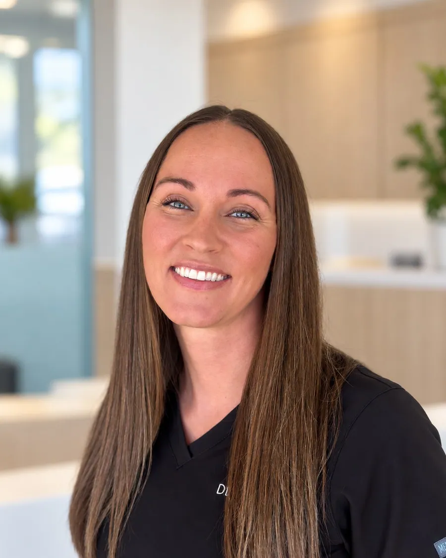 Malory, recepcionista en Ence Dentistry