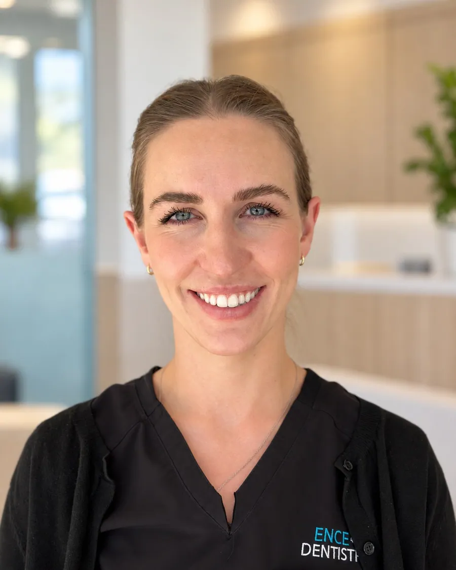 Ronnie, coordinadora de seguros en Ence Dentistry